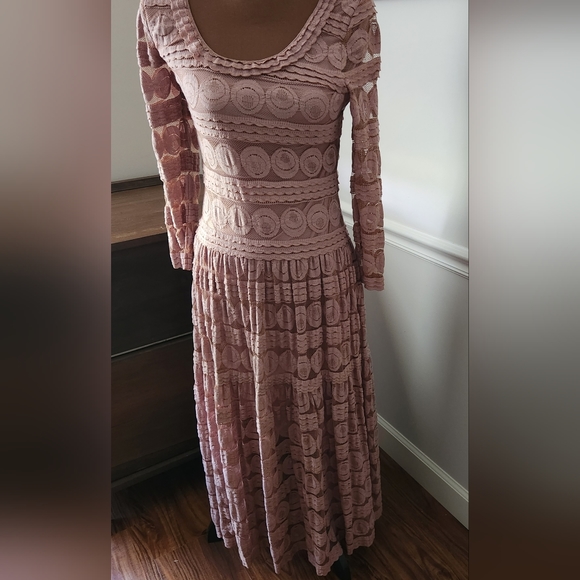 Sundance Dresses & Skirts - Sundance lace maxi dress fully lined